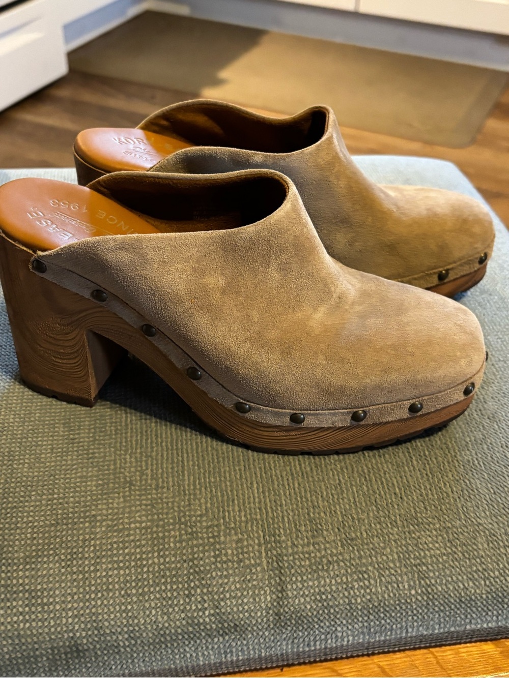 Kork-Ease sand tan studded suede leather clogs Sz 7 - Picture 8 of 11